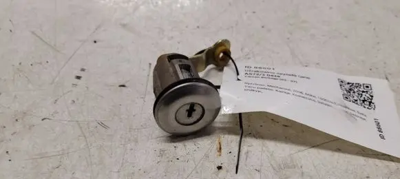 Citroen Berlingo Front door lock (next to the handle) 