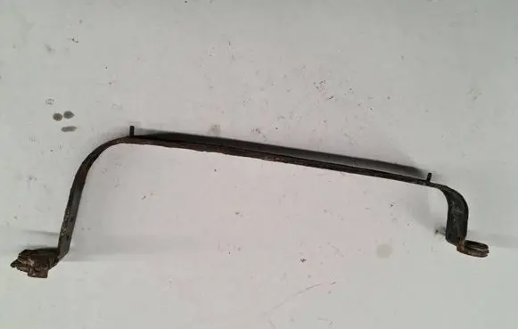 Volvo XC90 Fuel tank mounting bracket 