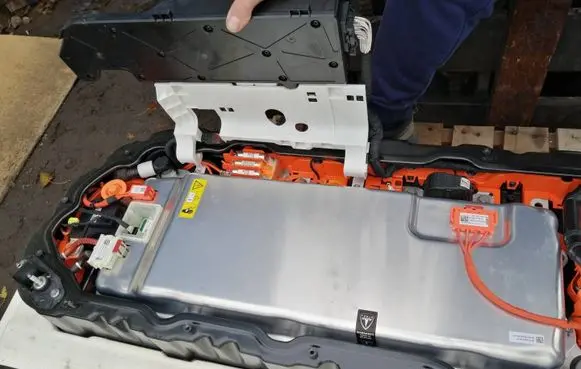 Tesla Model 3 Voltage converter inverter 113555802d