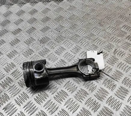 Volkswagen PASSAT B8 Piston 03L105401A 04L107065D