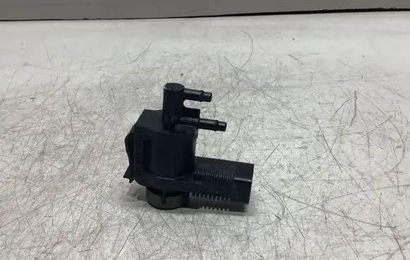 Audi A4 S4 B7 8E 8H Vacuum valve 1K0906283A