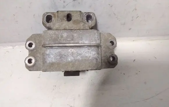 Seat Altea XL Gearbox mount 1K0199555M