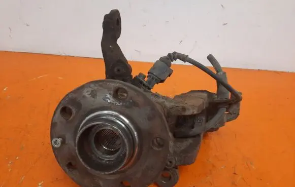 Volkswagen Touran I Front wheel hub spindle knuckle