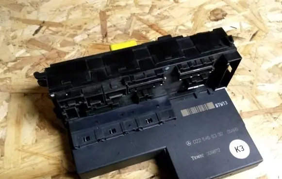 Mercedes-Benz E W210 Fuse module 0225455332 0025452701