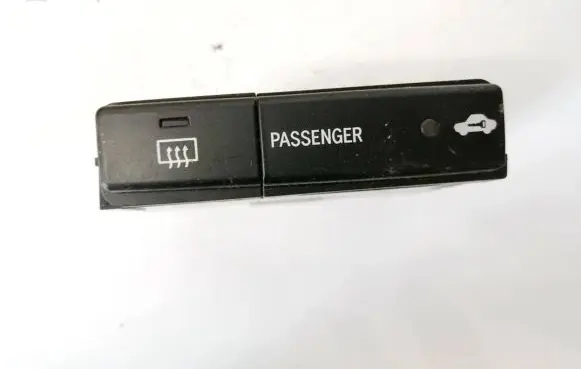 Toyota Avensis T250 Windscreen/window heater switch 8479005130c 03w08e