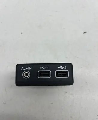 Renault Megane IV USB socket connector 280231941R 5068141 35068138