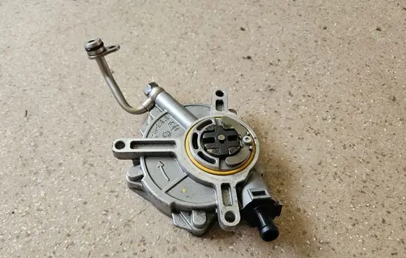 Audi A7 S7 4G Vacuum pump 07L145100E