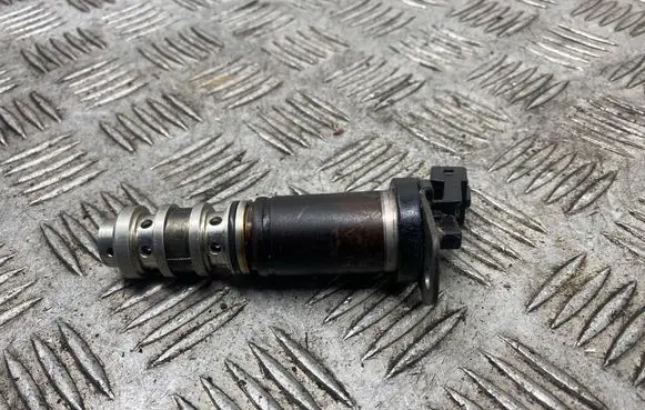 BMW 3 E90 E91 Camshaft vanos timing valve 7584115
