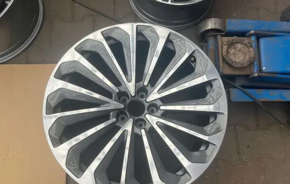 Audi e-tron R21 alloy rim 