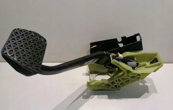 BMW X6M F86 Brake pedal 6791900