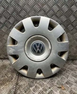 Volkswagen Golf V R15 wheel hub/cap/trim 3B0601147