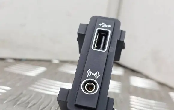 Volkswagen Atlas USB socket connector 3CN858339A 5Q0035724