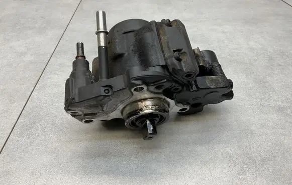 Ford Kuga II Fuel injection high pressure pump 9424A050A