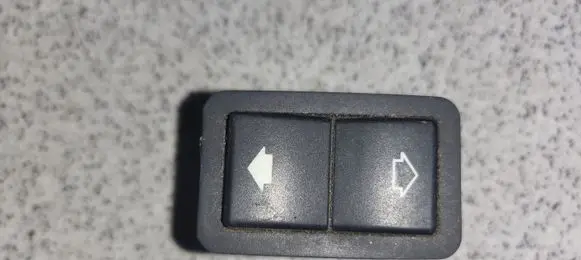 BMW 7 E38 Electric window control switch 8352148