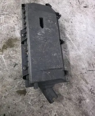 Volkswagen Golf VI Air filter box 036129611