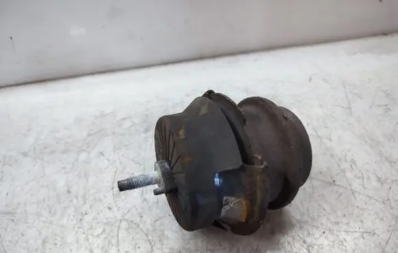 Engine mount bracket