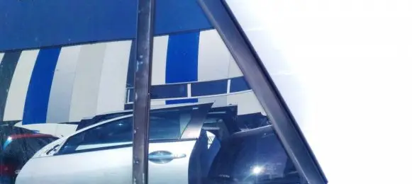 Mazda 6 Rear vent window glass pilka