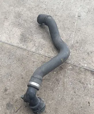 Audi Q7 4L Engine coolant pipe/hose 7L8121051G
