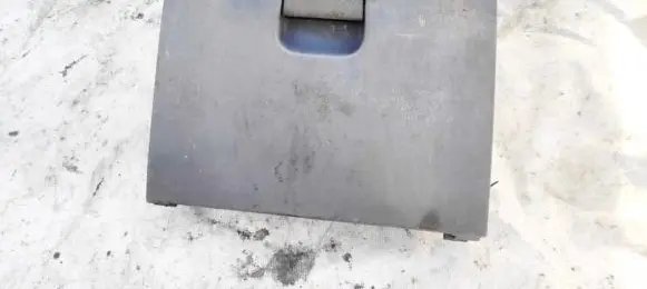 Glove box