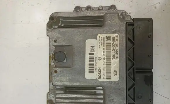 KIA Carens II Engine control unit/module ECU 0281013072