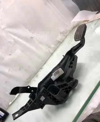 Citroen Berlingo Brake pedal P1002572
