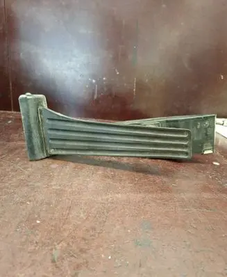 Accelerator throttle pedal