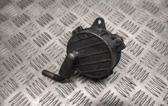 Mercedes-Benz E W211 Vacuum pump A6112300065 RE21771 820887