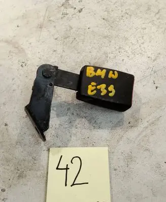 BMW 5 E39 Front seatbelt buckle 72118181297