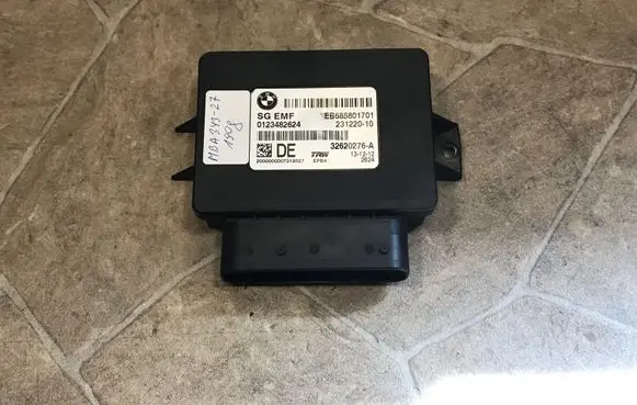 BMW 5 F10 F11 Rear brake EMF control unit/module 6858017