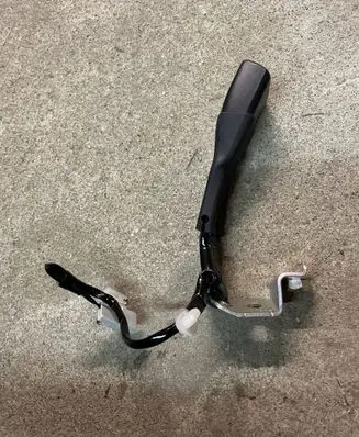 Lexus CT 200H Rear seatbelt buckle