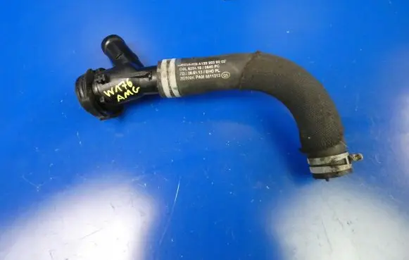 Mercedes-Benz A W176 Engine coolant pipe/hose A1332030002