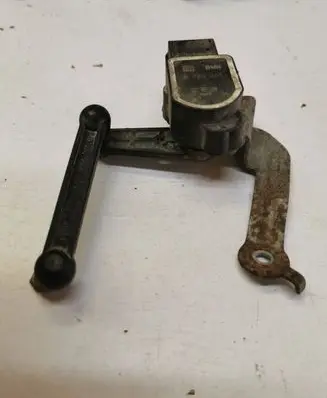 Headlight/headlamp level sensor