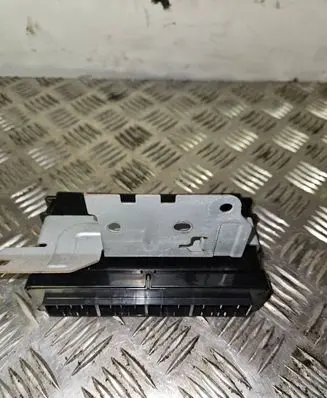 Subaru Forester SH Comfort/convenience module 88281SC230 X1T22573M