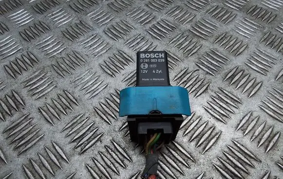 Glow plug pre-heat relay