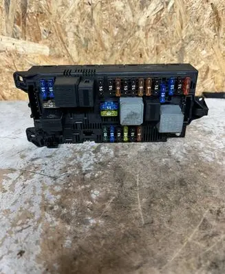 Mercedes-Benz E W211 Fuse module 2115457701