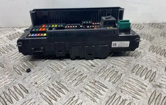BMW 5 F10 F11 Fuse module 9252815