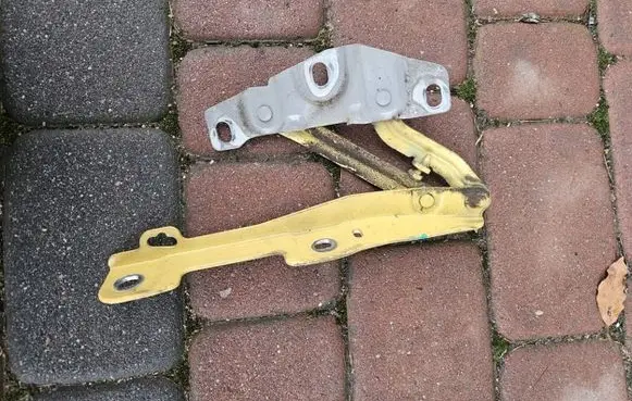 Opel Adam Engine bonnet/hood hinges 13355230