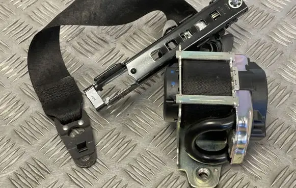 Mercedes-Benz GLC X253 C253 Front seatbelt