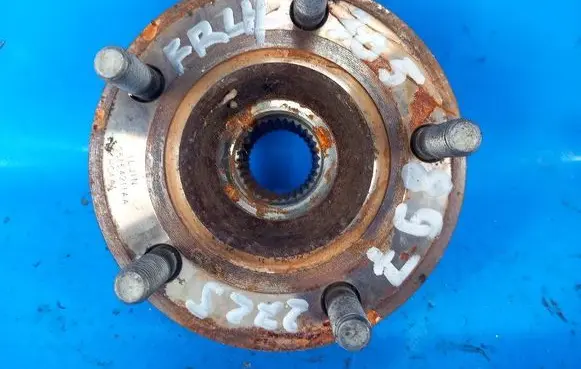 Chrysler 200 Rear wheel bearing hub 5154211AA