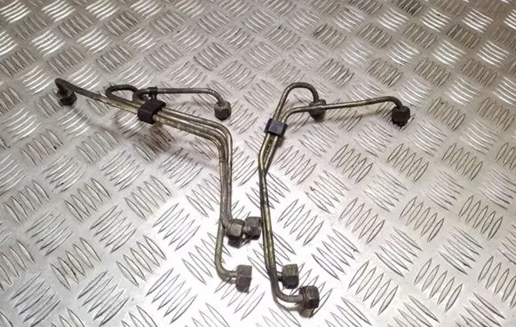 Volvo V70 Fuel injector supply line/pipe 