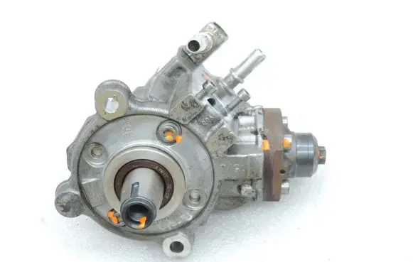 BMW 3 F30 F35 F31 Fuel injection high pressure pump 8511626 13518511626