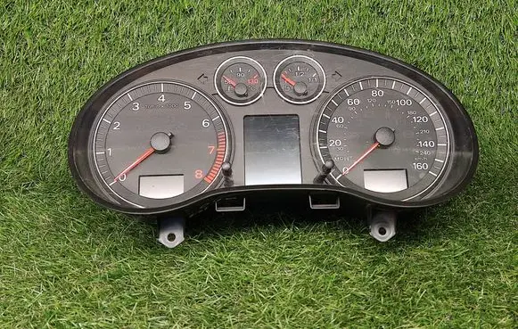 Audi A3 S3 8P Speedometer (instrument cluster) 8P0920980M