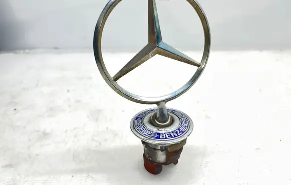Mercedes-Benz E W211 Manufacturer badge logo/emblem