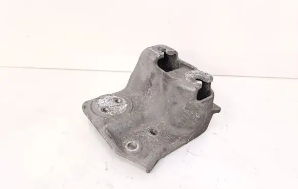 Subaru Outback (BS) Engine mounting bracket