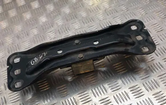 Mercedes-Benz C W203 Gearbox mounting bracket A2032420601
