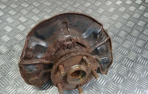 Toyota Corolla Verso E121 Front wheel hub spindle knuckle