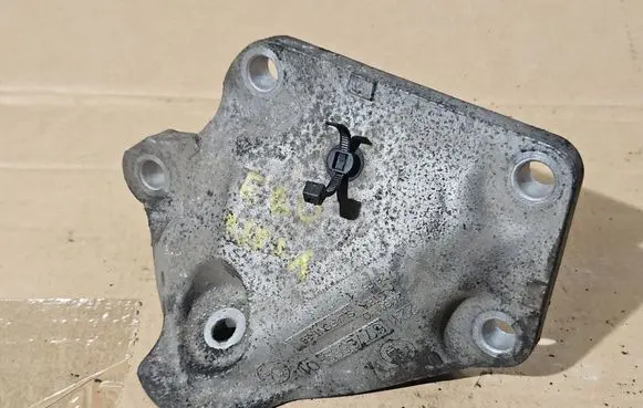 BMW 5 E60 E61 Engine mounting bracket 6776669 24468110