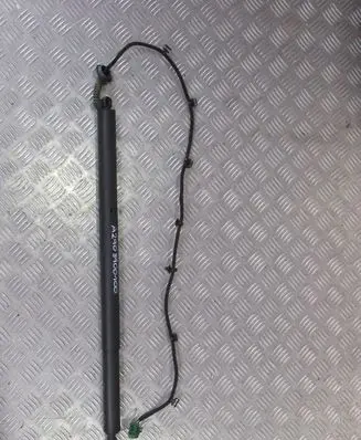 Mercedes-Benz AMG GT 4 x290 w290 Shock absorber/damper mounting bracket 