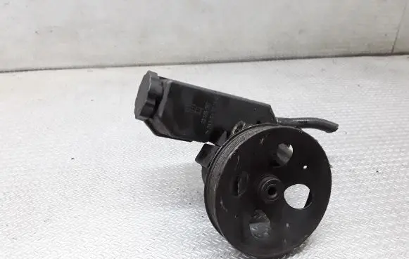 Opel Vectra B Power steering pump 90495957