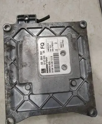 Opel Zafira B Engine control unit/module 55564081 0041420135 5WK9425